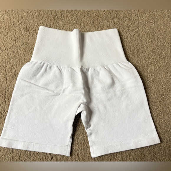 White Compressive Shorts - Picture 3 of 4